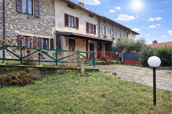 appartamento in vendita a Cocquio-Trevisago