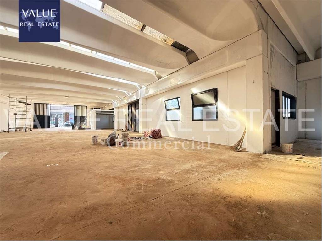 locale commerciale in vendita a Cocquio-Trevisago