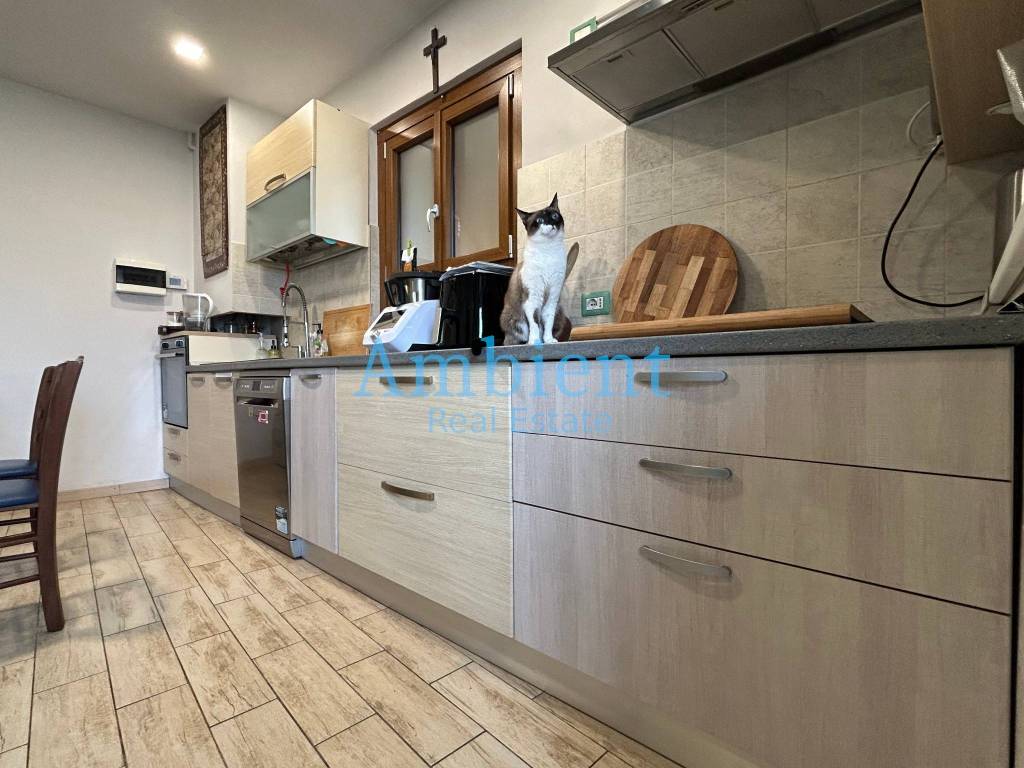 casa indipendente in vendita a Cocquio-Trevisago