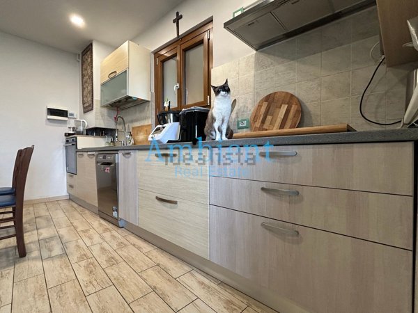 casa indipendente in vendita a Cocquio-Trevisago