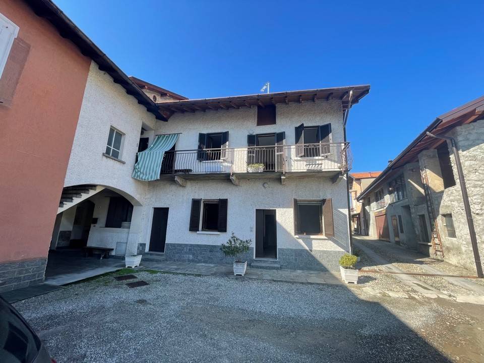 appartamento in vendita a Cocquio-Trevisago