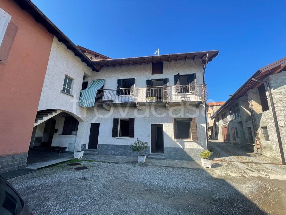 appartamento in vendita a Cocquio-Trevisago