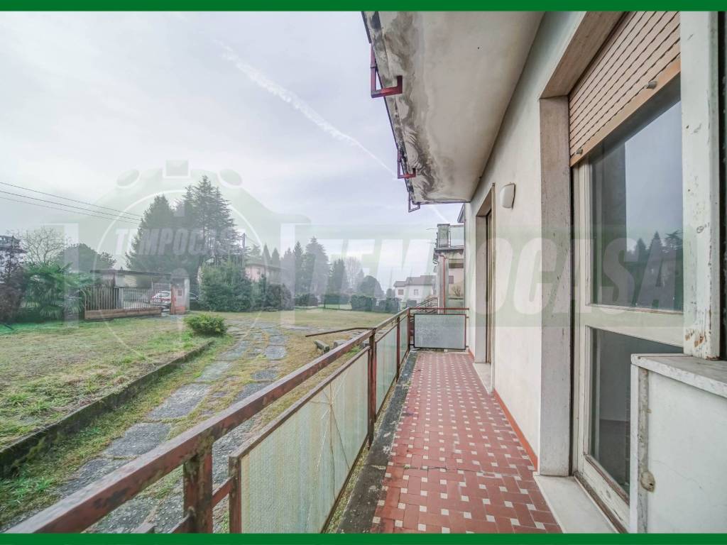 appartamento in vendita a Cocquio-Trevisago