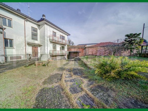 appartamento in vendita a Cocquio-Trevisago