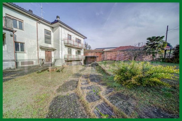 appartamento in vendita a Cocquio-Trevisago