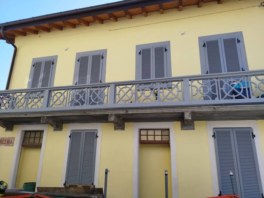 appartamento in vendita a Cocquio-Trevisago