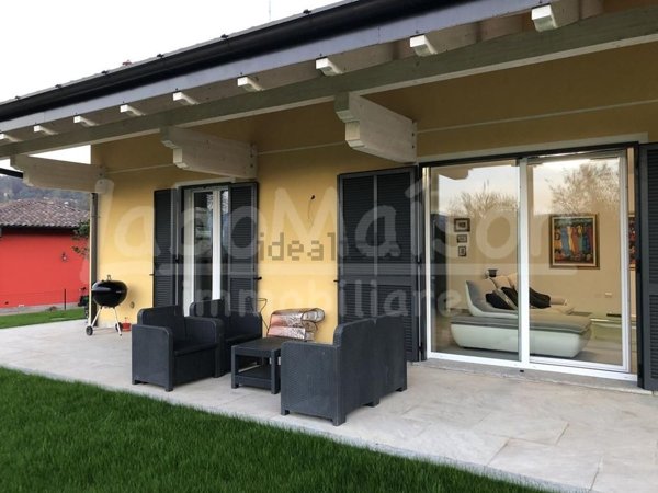 appartamento in vendita a Cocquio-Trevisago