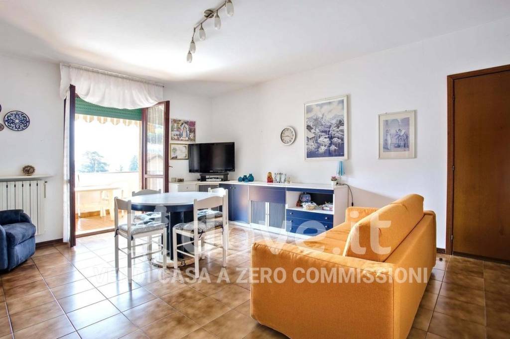 appartamento in vendita a Cocquio-Trevisago