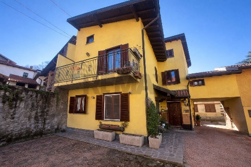 appartamento in vendita a Cocquio-Trevisago