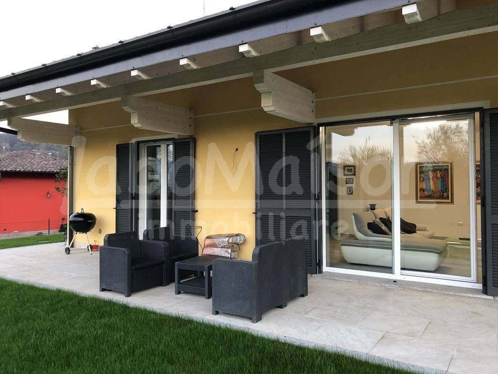 casa indipendente in vendita a Cocquio-Trevisago