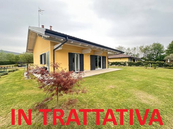 casa indipendente in vendita a Cocquio-Trevisago