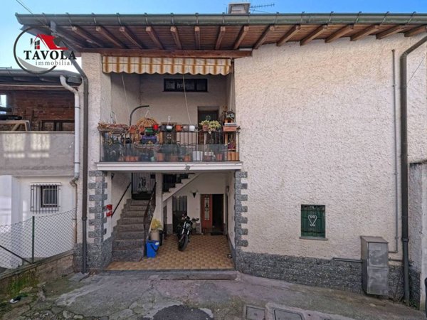 appartamento in vendita a Cocquio-Trevisago