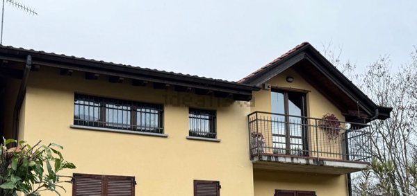 appartamento in vendita a Cocquio-Trevisago