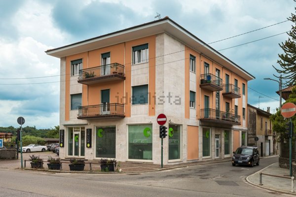 appartamento in vendita a Cocquio-Trevisago