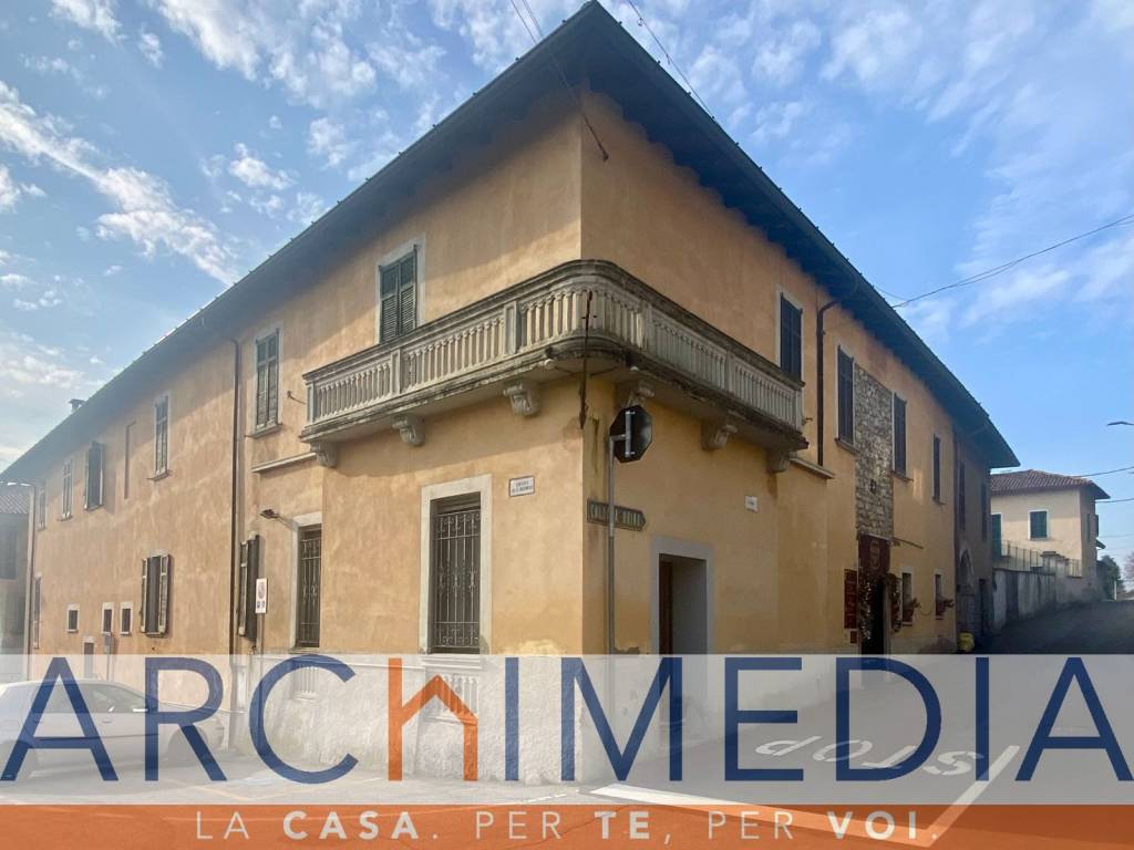 intera palazzina in vendita a Cocquio-Trevisago