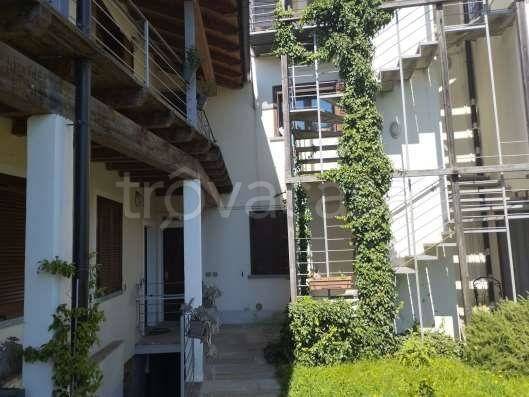 appartamento in vendita a Cocquio-Trevisago