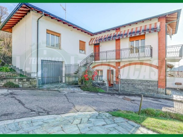 casa indipendente in vendita a Cocquio-Trevisago