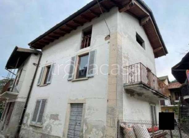 appartamento in vendita a Cocquio-Trevisago