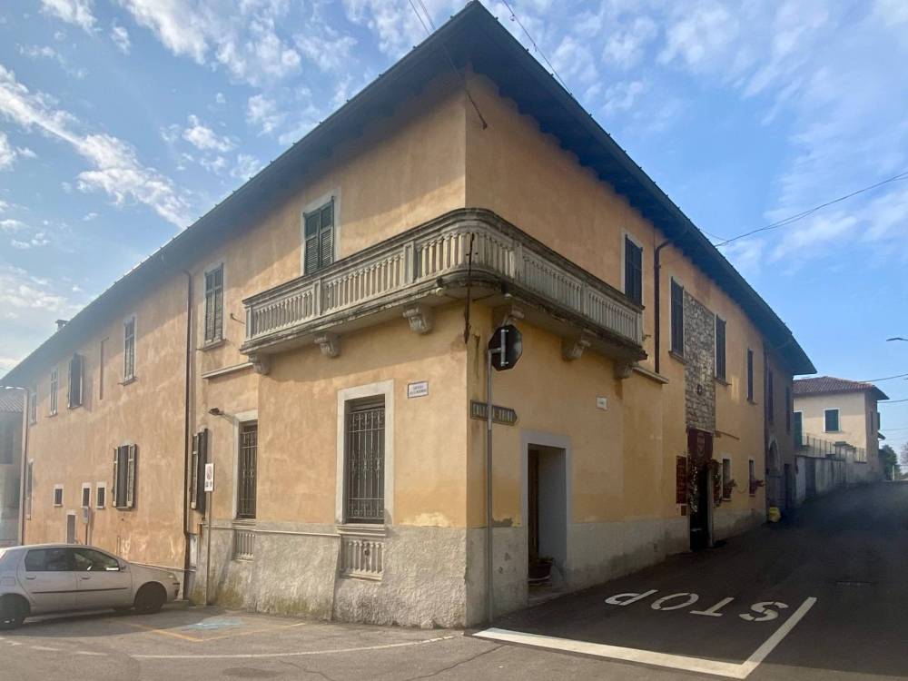 casa indipendente in vendita a Cocquio-Trevisago