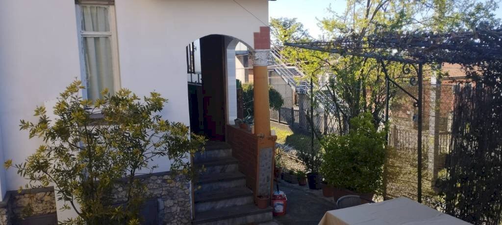 appartamento in vendita a Cocquio-Trevisago
