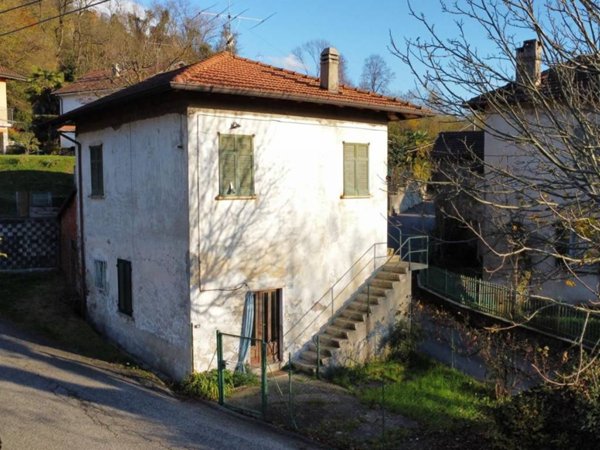 casa indipendente in vendita a Cocquio-Trevisago