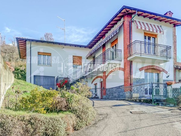 casa indipendente in vendita a Cocquio-Trevisago