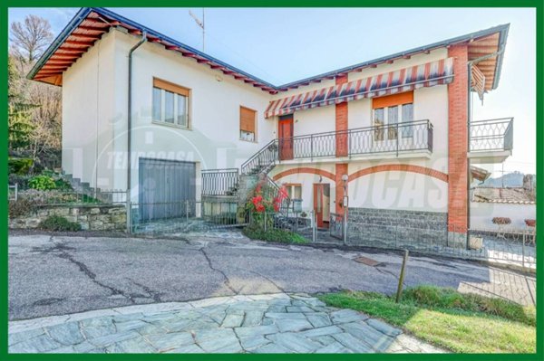 casa indipendente in vendita a Cocquio-Trevisago