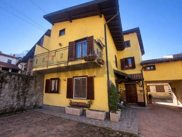 appartamento in vendita a Cocquio-Trevisago