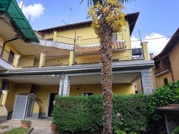 casa indipendente in vendita a Cocquio-Trevisago