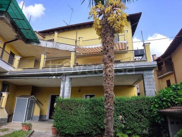 casa indipendente in vendita a Cocquio-Trevisago