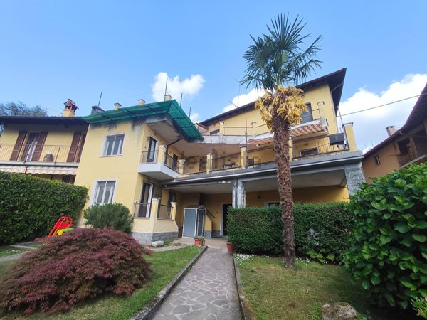 casa indipendente in vendita a Cocquio-Trevisago