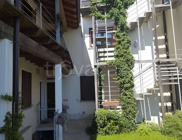 appartamento in vendita a Cocquio-Trevisago