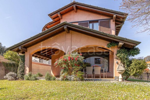 casa indipendente in vendita a Cocquio-Trevisago