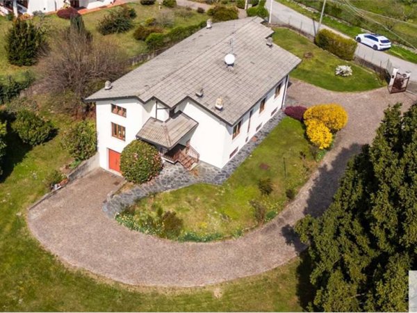 casa indipendente in vendita a Cocquio-Trevisago