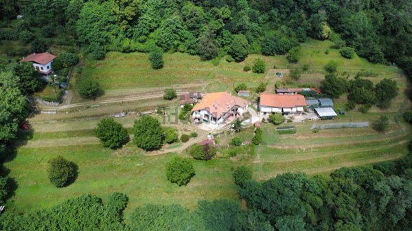 casa indipendente in vendita a Cocquio-Trevisago
