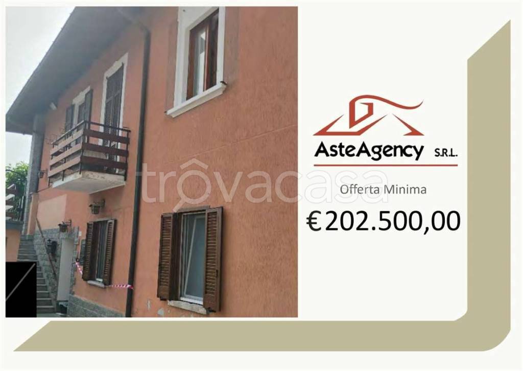 casa indipendente in vendita a Cocquio-Trevisago