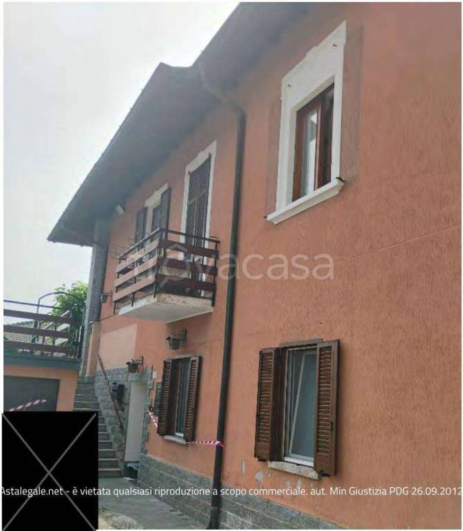 casa indipendente in vendita a Cocquio-Trevisago