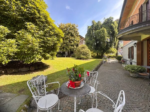 casa indipendente in vendita a Cocquio-Trevisago