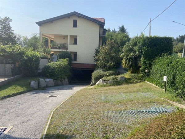 appartamento in vendita a Cocquio-Trevisago