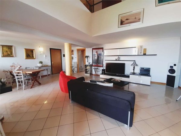 appartamento in vendita a Cocquio-Trevisago