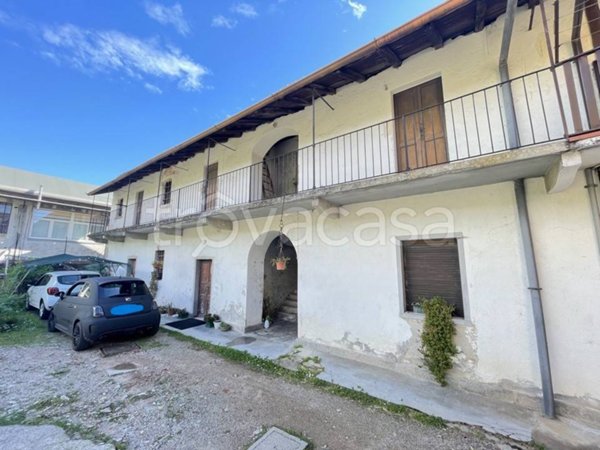 appartamento in vendita a Cocquio-Trevisago