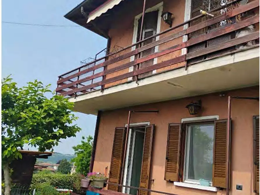 casa indipendente in vendita a Cocquio-Trevisago