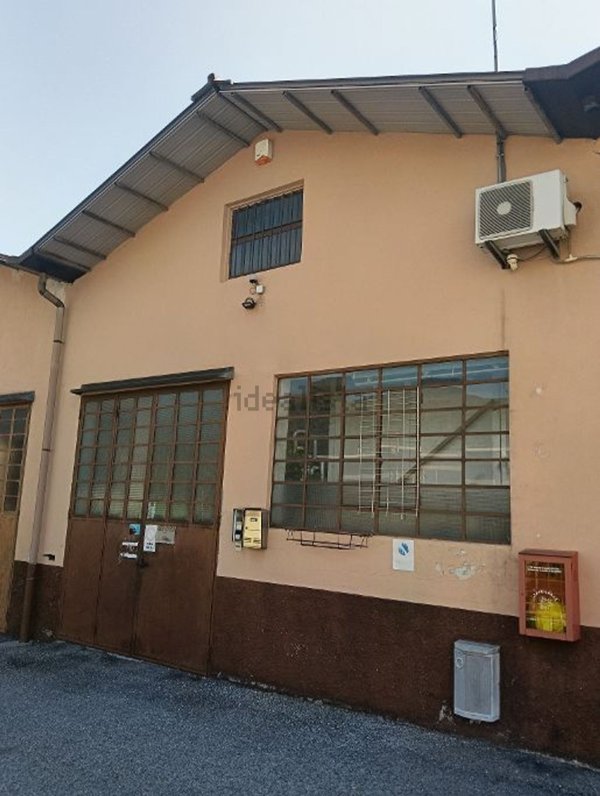 ufficio in vendita a Cocquio-Trevisago