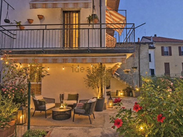 casa indipendente in vendita a Cocquio-Trevisago