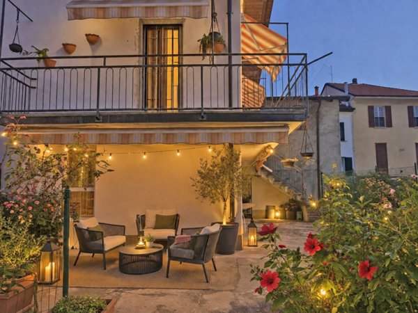 casa indipendente in vendita a Cocquio-Trevisago