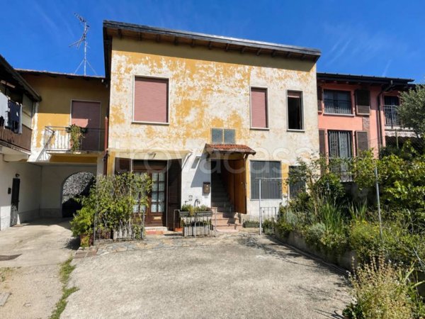 casa indipendente in vendita a Cocquio-Trevisago