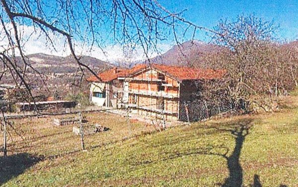 appartamento in vendita a Cocquio-Trevisago