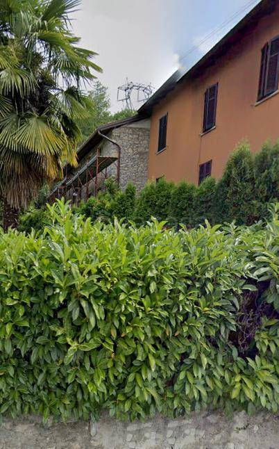casa indipendente in vendita a Cocquio-Trevisago
