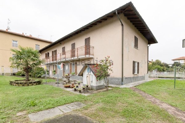 appartamento in vendita a Cocquio-Trevisago