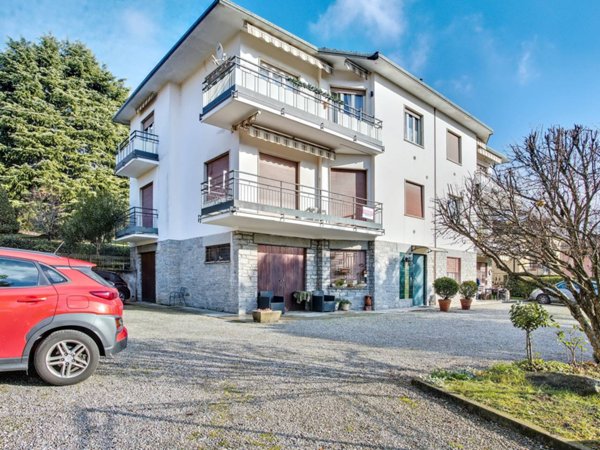 appartamento in vendita a Cocquio-Trevisago